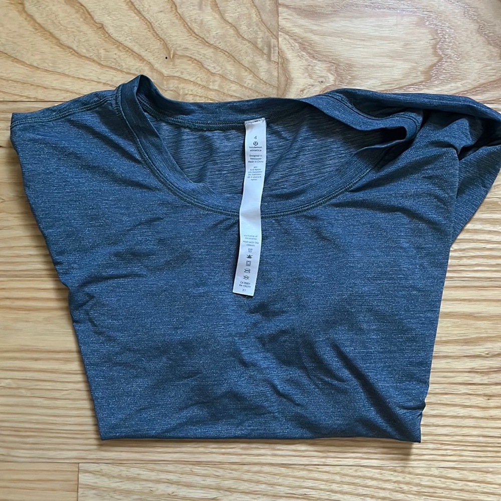 Lululemon cropped tee. Size 4
